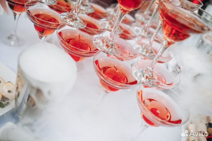 Горка из шампанского