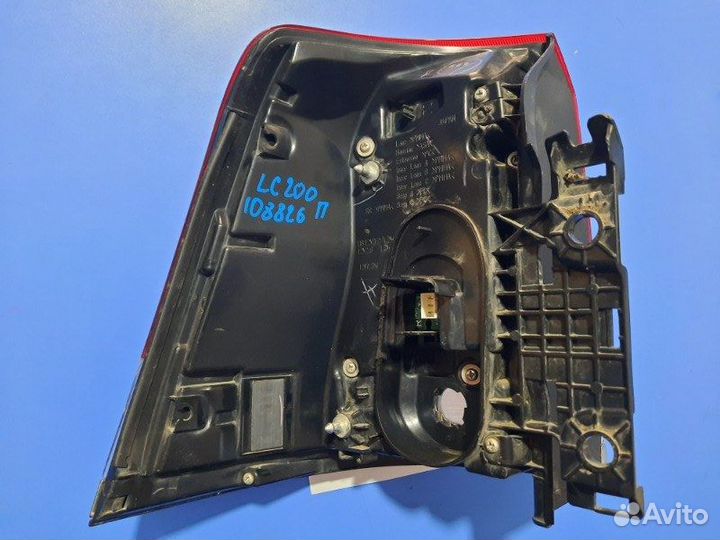 Фонарь наружный задний правый Тoyota Land-Cruiser