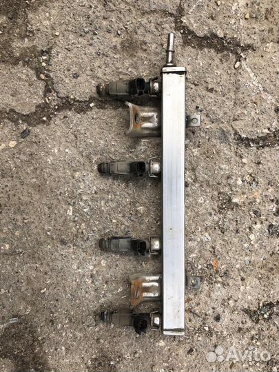 Топливная рейка с форсунками Mazda 3 BK 2.0