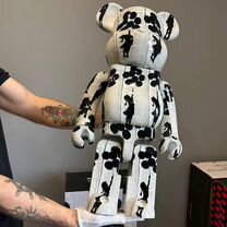 Медведь Bearbrick Banksy 70 см