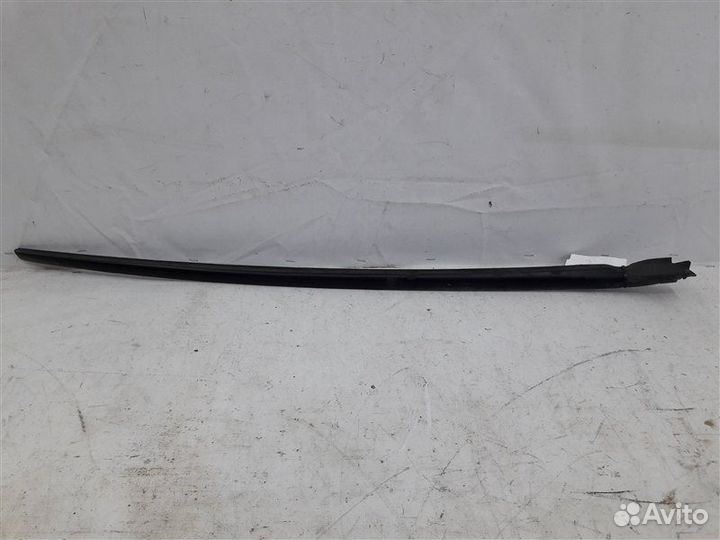 Молдинг лобового стекла Volkswagen Golf MK6