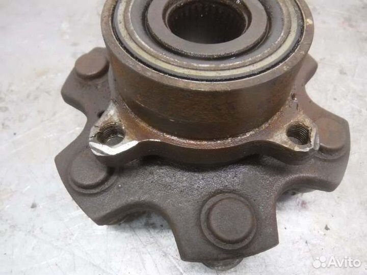 Ступица передняя левая Mitsubishi Pajero 3 6G74