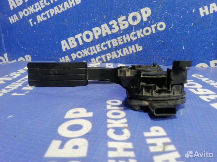 Педаль газа Renault Logan 2 седан 2019