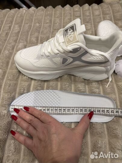 Кроссовки женские 39 размер