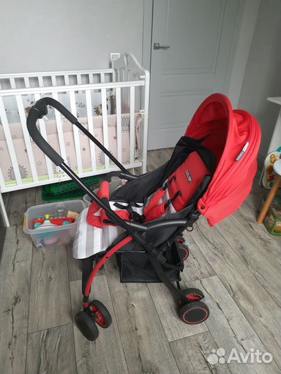 Прогулочная коляска с перекидной ручкой легкая