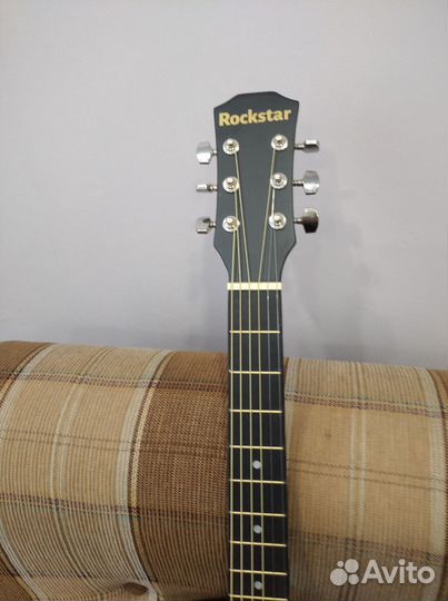 Акустическая гитара