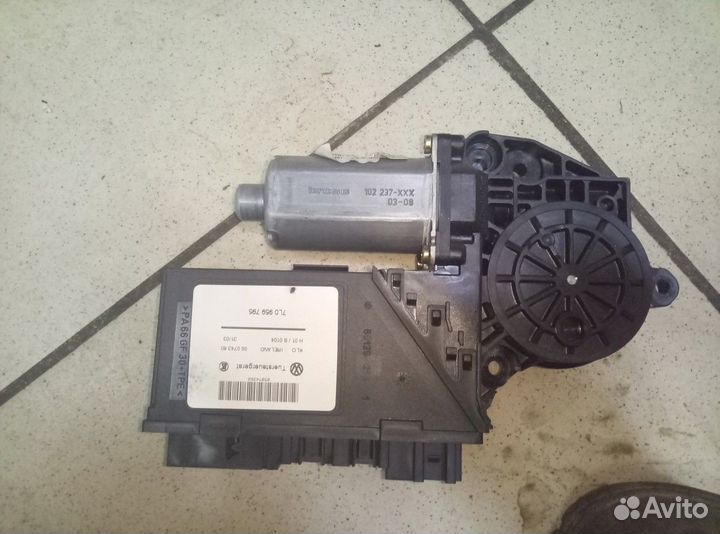 Моторчик стеклоподъемника задний левый Porsche Cay