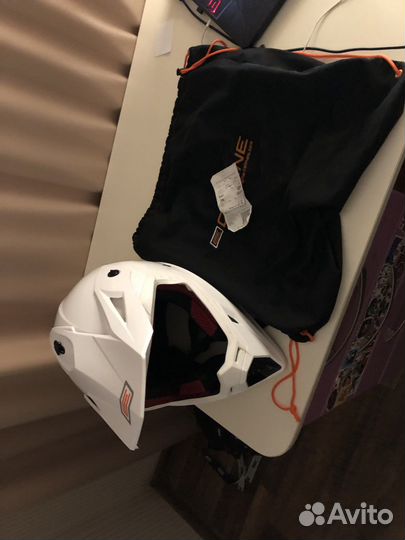 Горнолыжный шлем