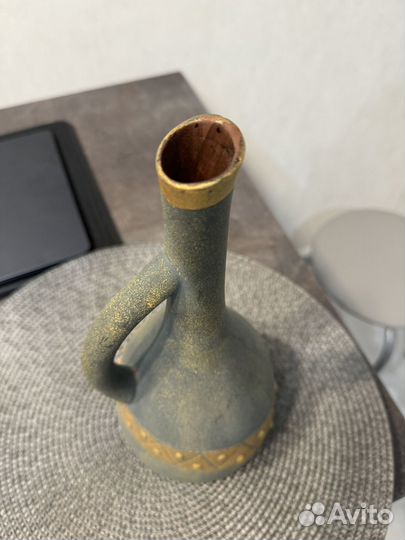 Глиняный кувшин для вина