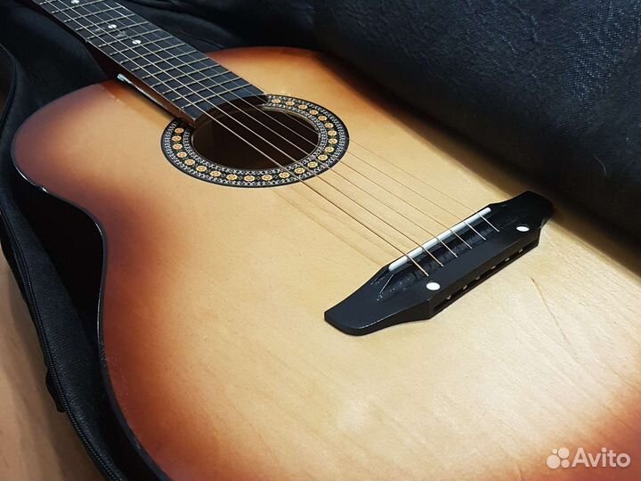 Акустическая гитара
