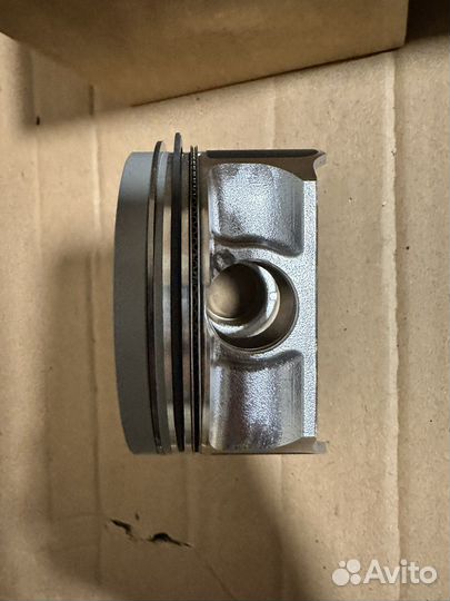 Поршень M62 4.4 V8