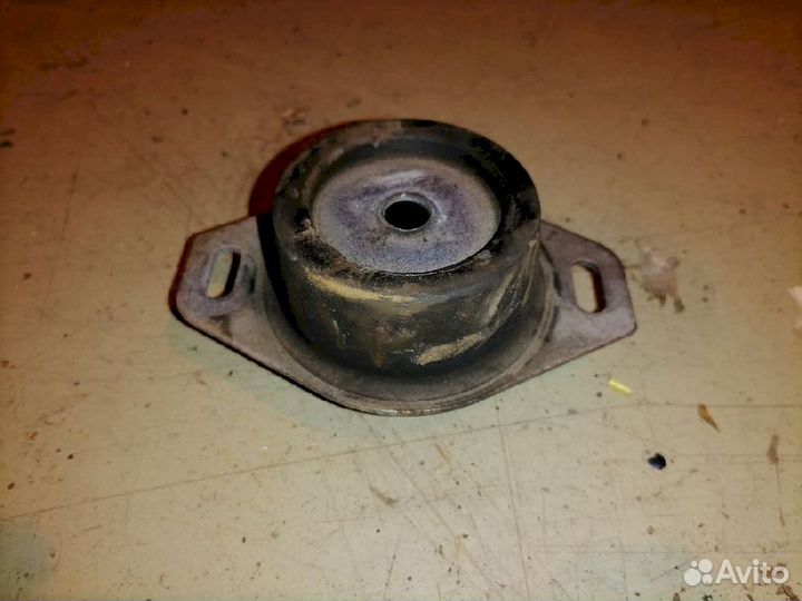 Опора двигателя (подушка двс) левая 1844 68 Peugeo