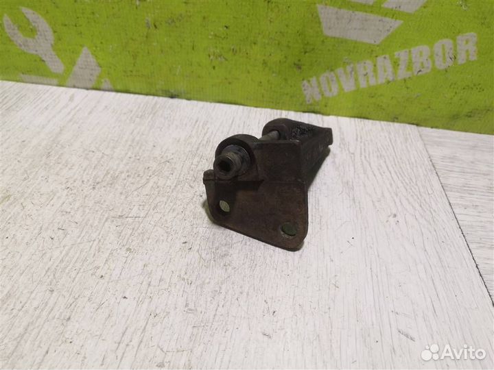 Кронштейн генератора Ауди 80 90 Б3