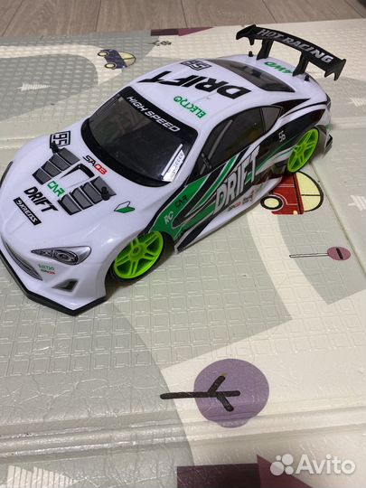 Машина на радиоуправлении для дрифта