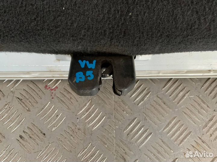 Замок крышки багажника Фольксваген Пассат В5