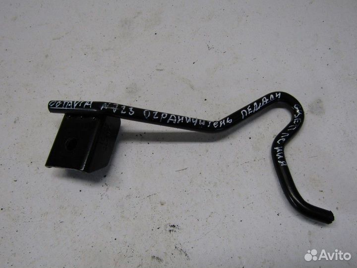 Кронштейн (сопут. товар) Octavia (A5 1Z) 2004-2013