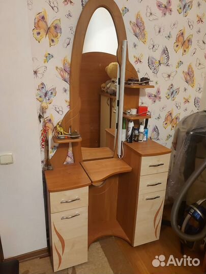 Трюмо с зеркалом