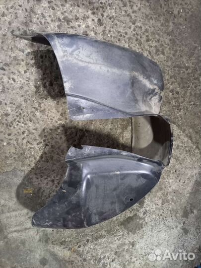 Правый задний подкрылок Duster