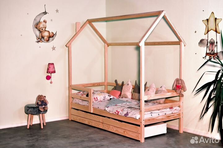Кровать домик из массива