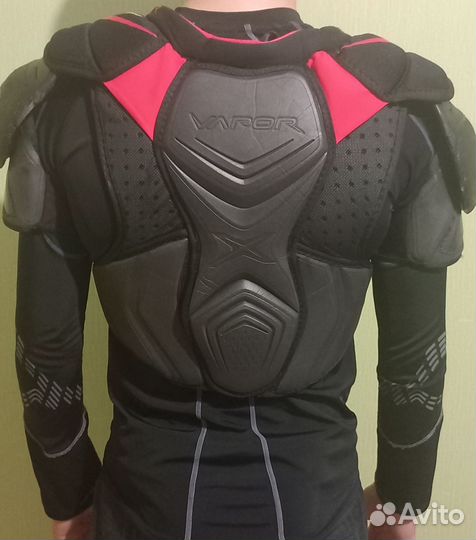 Нагрудник хоккейный bauer