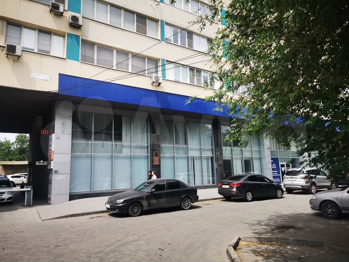 Помещение в Центре с парковкой и витриной, 240 м²