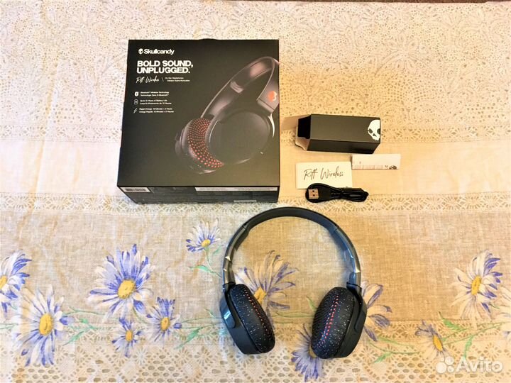 Новые беспроводные наушники Skullcandy
