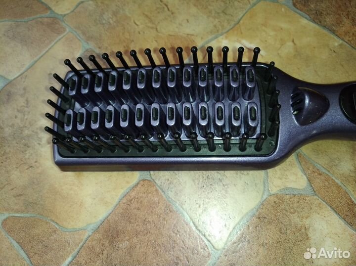 Расческа-выпрямитель Vitek Aura