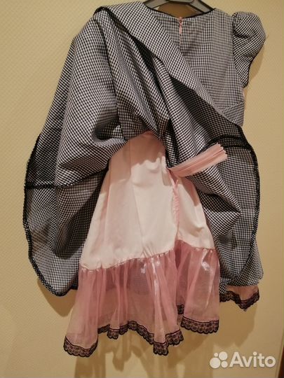 Платье нарядное 98