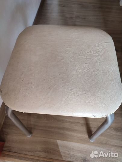 Табуретки 4 штуки