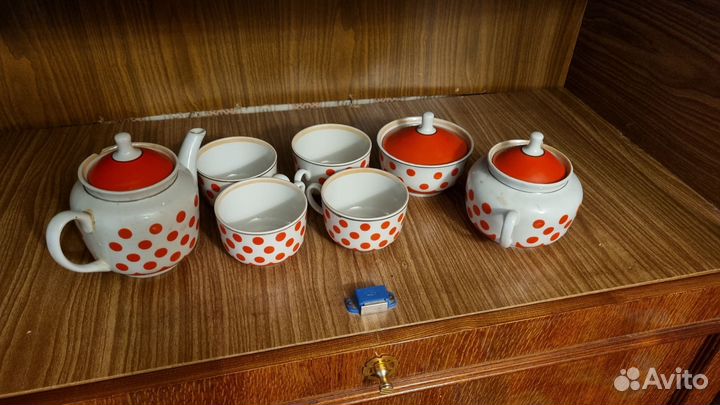 Фарфоровый чайный сервиз 