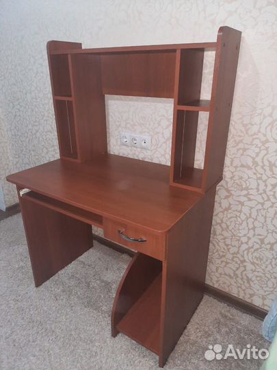 Стол компьютерный