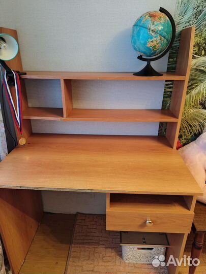 Письменный стол