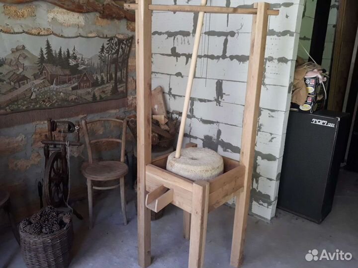 Старинная жерновая мельница