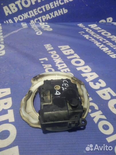 Моторчик заслонок отопителя Kia Cerato 1 седан