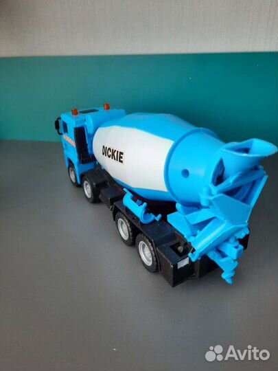 Игрушка машина бетоновоз