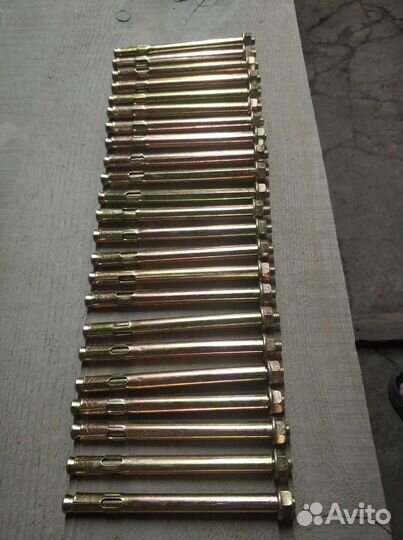 Анкерный болт 10