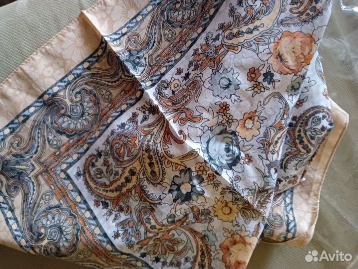 Красивые шарфики новые. Полосатый синий и с узором