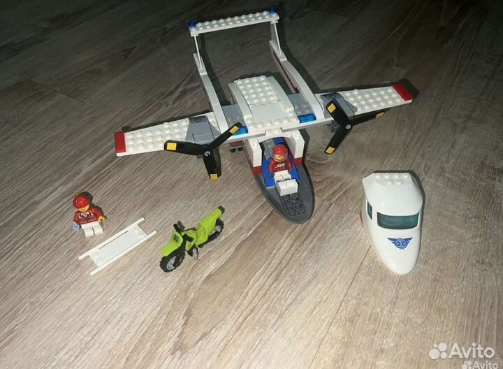 Lego city 60116 Самолёт скорой помощи