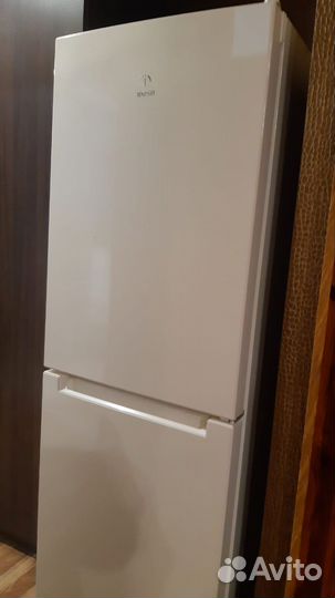Холодильник бу indesit