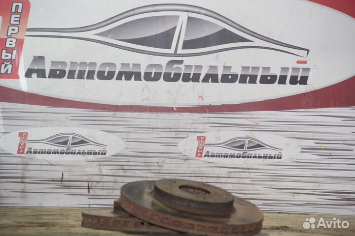 Тормозной диск перед c Toyota Voxy AZR60G 1AZ-FSE