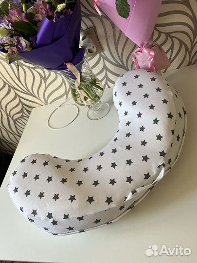 Анатомическая подушка для кормления