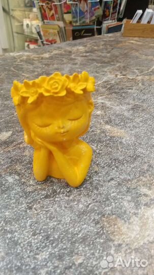 Статуэтка девочка с веночком