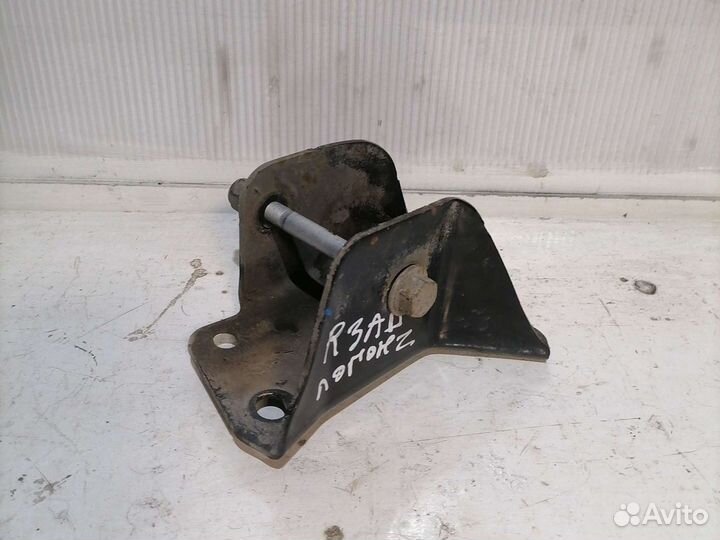 Крепление балки Renault Logan 2