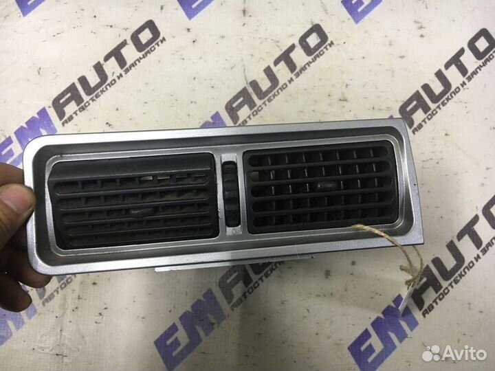 Дефлектор воздушный центральный Дэу Нексия Н150