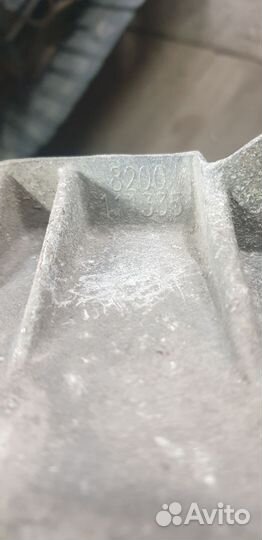 Кронштейн опоры двигателя 8200111335