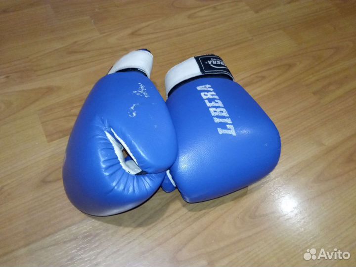 Боксерские перчатки