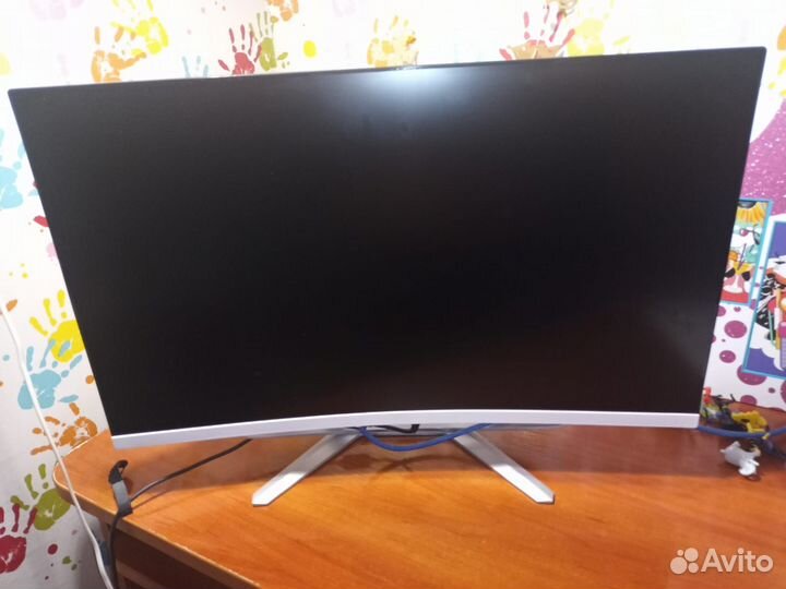 Моноблок 27-дюймов с изогнутым дисплеем