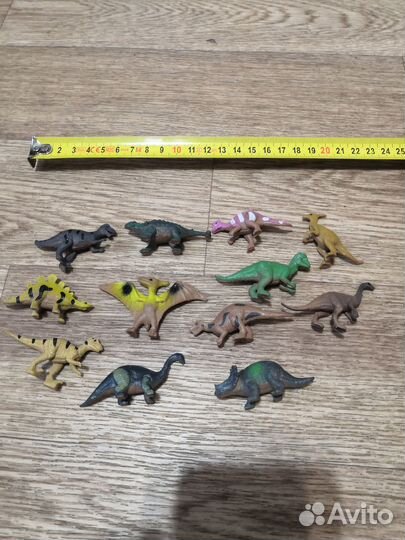 Фигурки динозавров