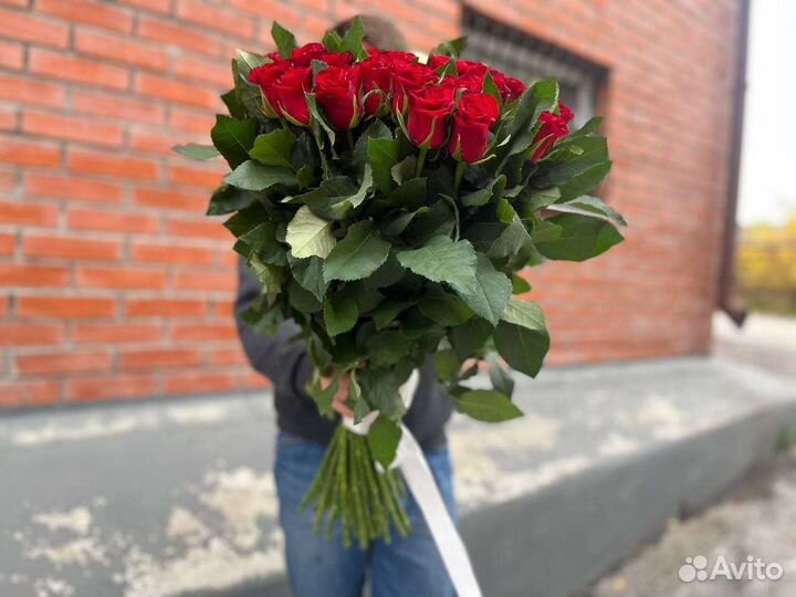 Яркие букеты из роз. 31 роза 70 см