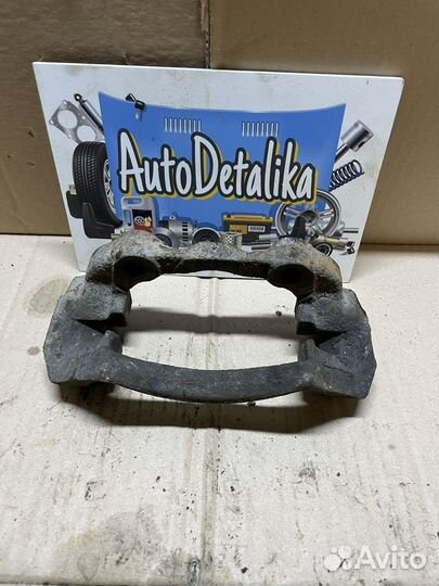 Скоба суппорта П.Л не вент. Audi 80 B3